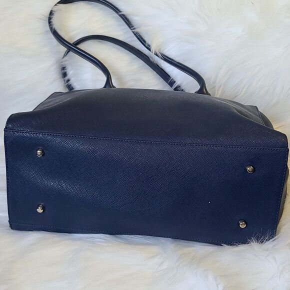 COPY - 💯 Authentic Alviero Martini Handbag 🍀 - Picture 6 of 12